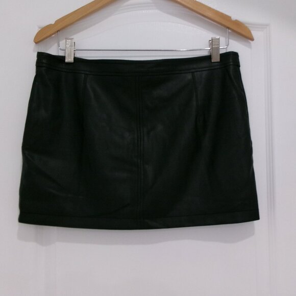 Free People Black Zipper Front Vegan Faux Leather Mini Skirt Pockets 12 / 10 EUC - Picture 4 of 7